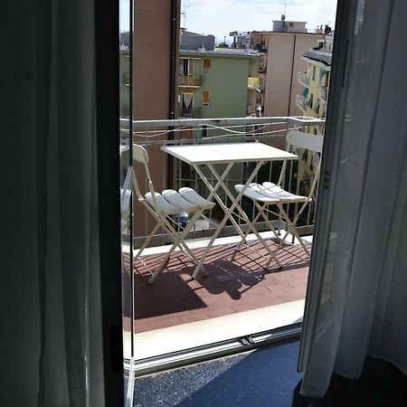 Il Nido Di Quarto Con Park Auto Macchine Piccole Segmento B Генуя Экстерьер фото