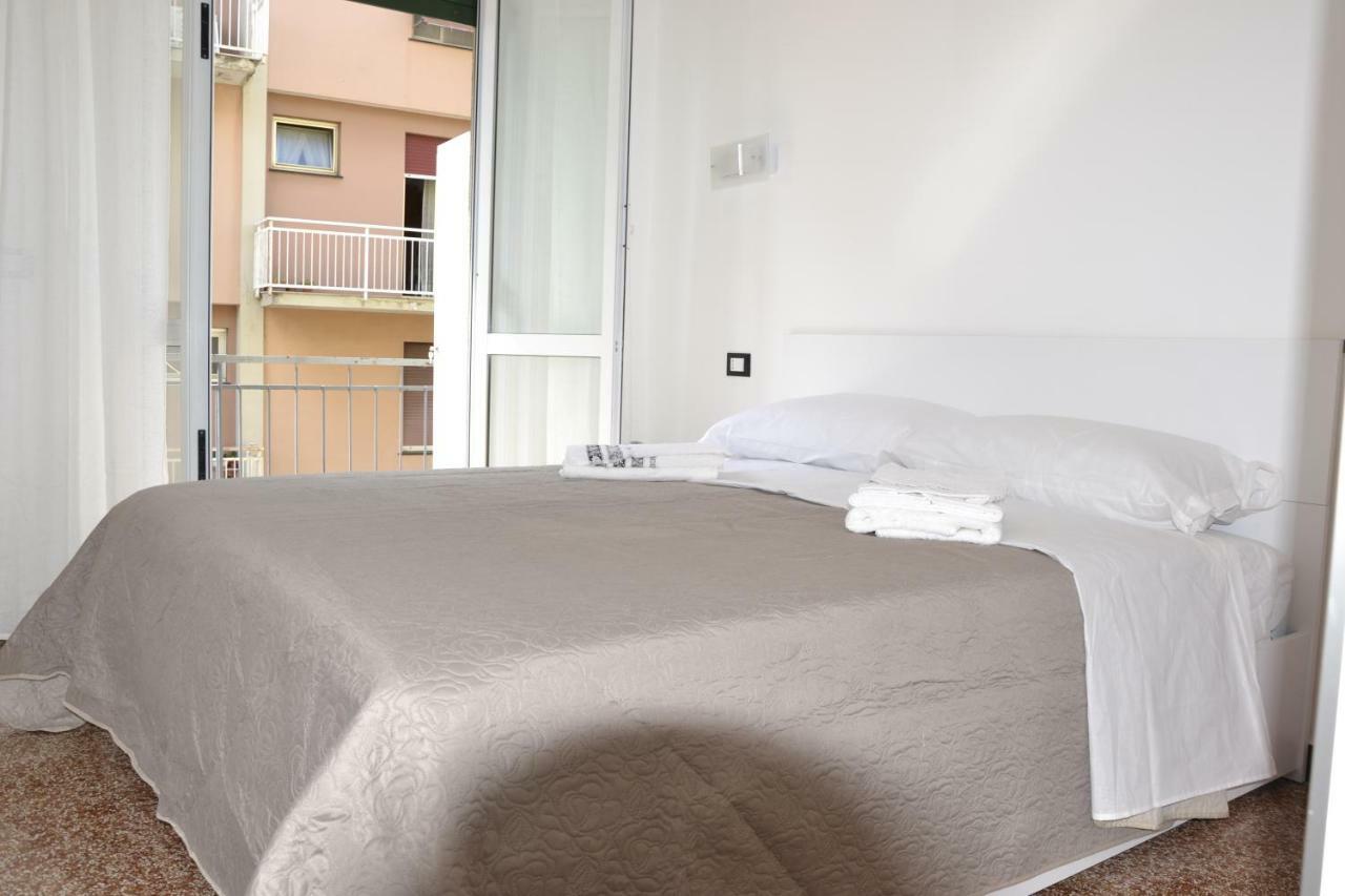Il Nido Di Quarto Con Park Auto Macchine Piccole Segmento B Генуя Экстерьер фото